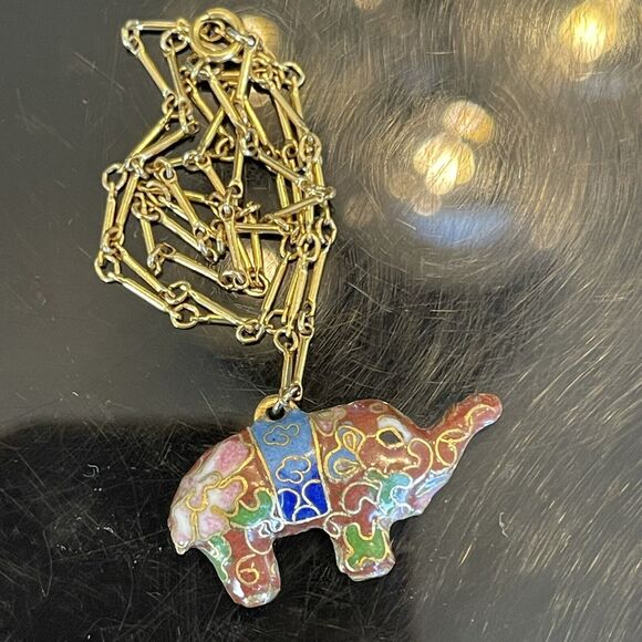 Vintage Cloisenne Elephant Pendant Trunk Up Gold Tone Chain Necklace 16” Length - Picture 6 of 7